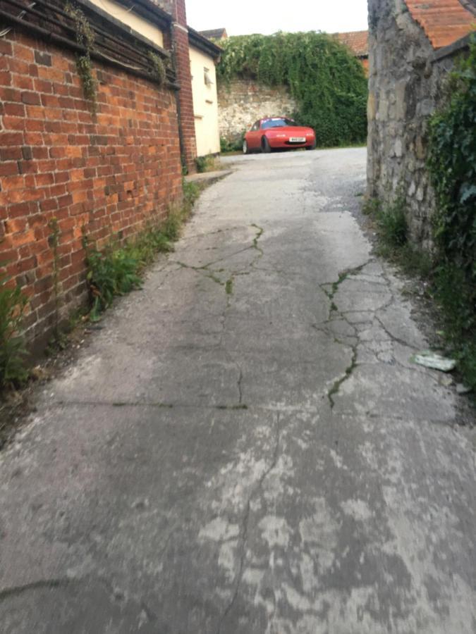 Comfortable Rooms With Live In Host, Walking Distance To The High St & More Glastonbury Exterior photo