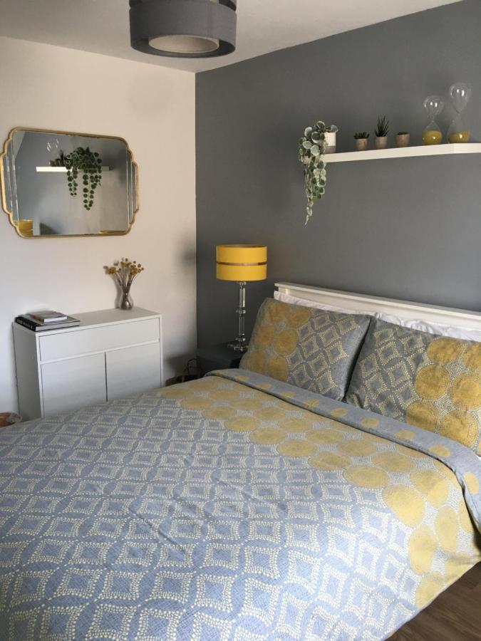 Comfortable Rooms With Live In Host, Walking Distance To The High St & More Glastonbury Exterior photo